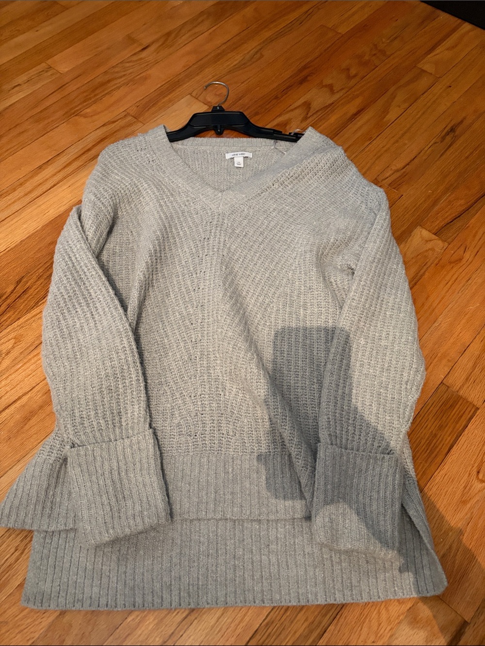 Nine West Light Gray V-Neck Ribbed Sweater with Flared Cuffs